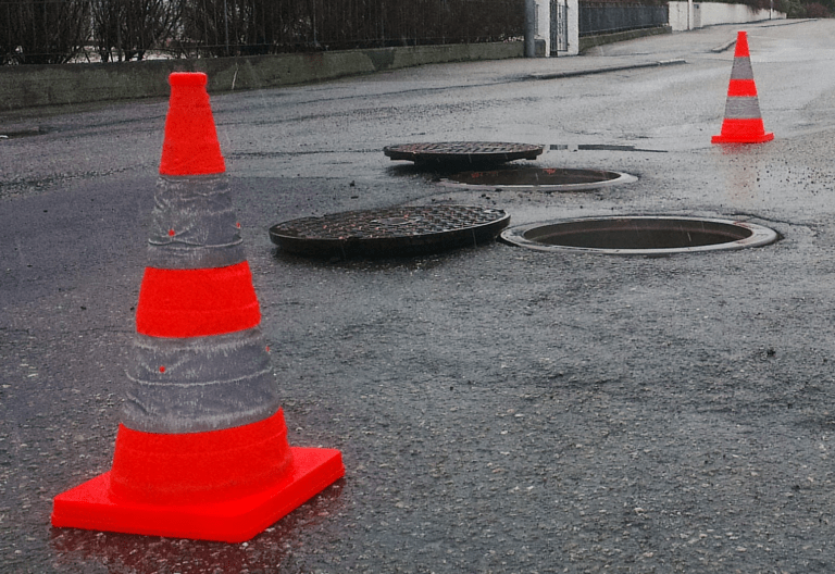 Røyk i området fra kummer og lufterør