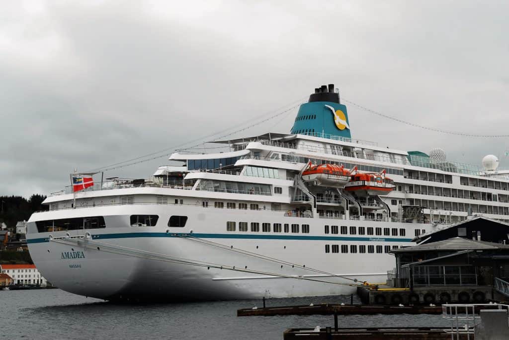 Det er en stor båt som ankom Kristiansund havn i dag.