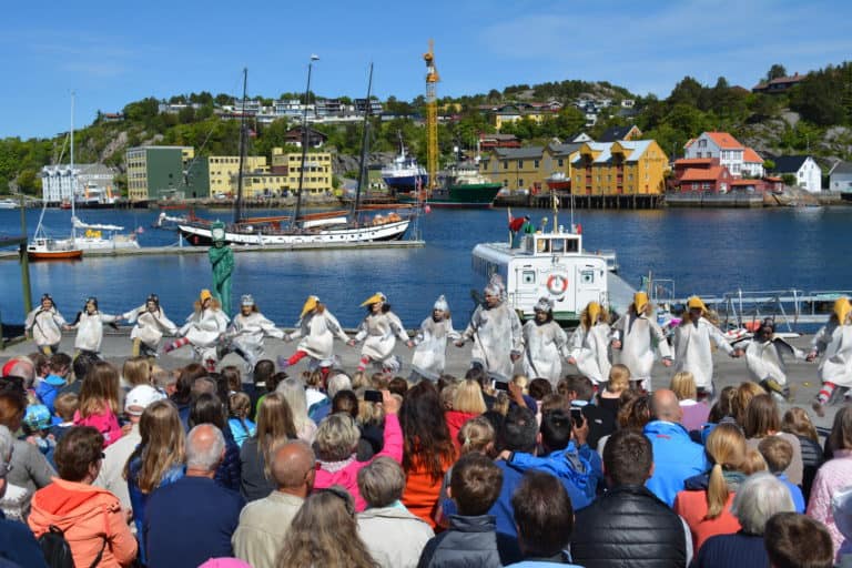 Flott forestilling i naturlig amfi