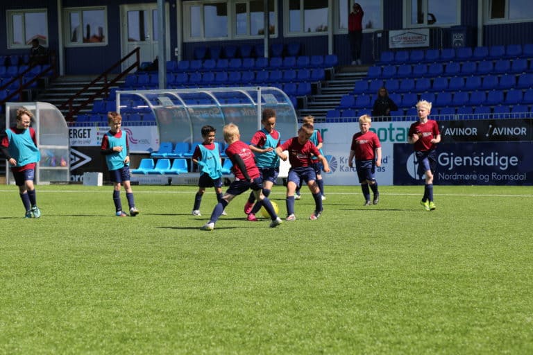 Fotballskole sparket i gang