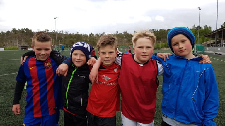 Inviterer til fotballskole