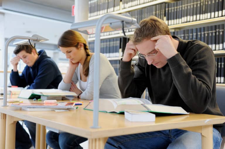 Antall høyt utdannede øker mer enn tallet på jobber