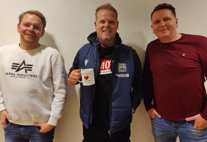 MØRKEBLÅTT BLOD: I sesongens siste episode i 2023 fikk Bjørnar og Kjartan besøk av Christian Michelsen, og de tok en prat om hans 16(!) år i klubben, og hvilken eventyr-reise det har vært. Sammen ser vi opp og frem. Det kom inn mange spørsmål fra lytterne, og som bonus fikk vi besøk av Svein Erik Gregersen (Grego) i studio.