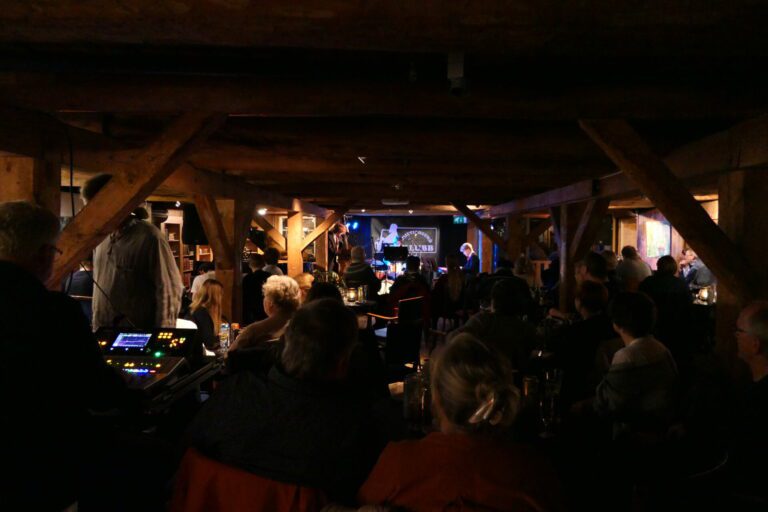 Fjerde juledag satte Kristiansund jazzklubb punktum for et godt jazzår med stinn brygge med romjulsjam i Innlandet kultur- og samfunnshus.